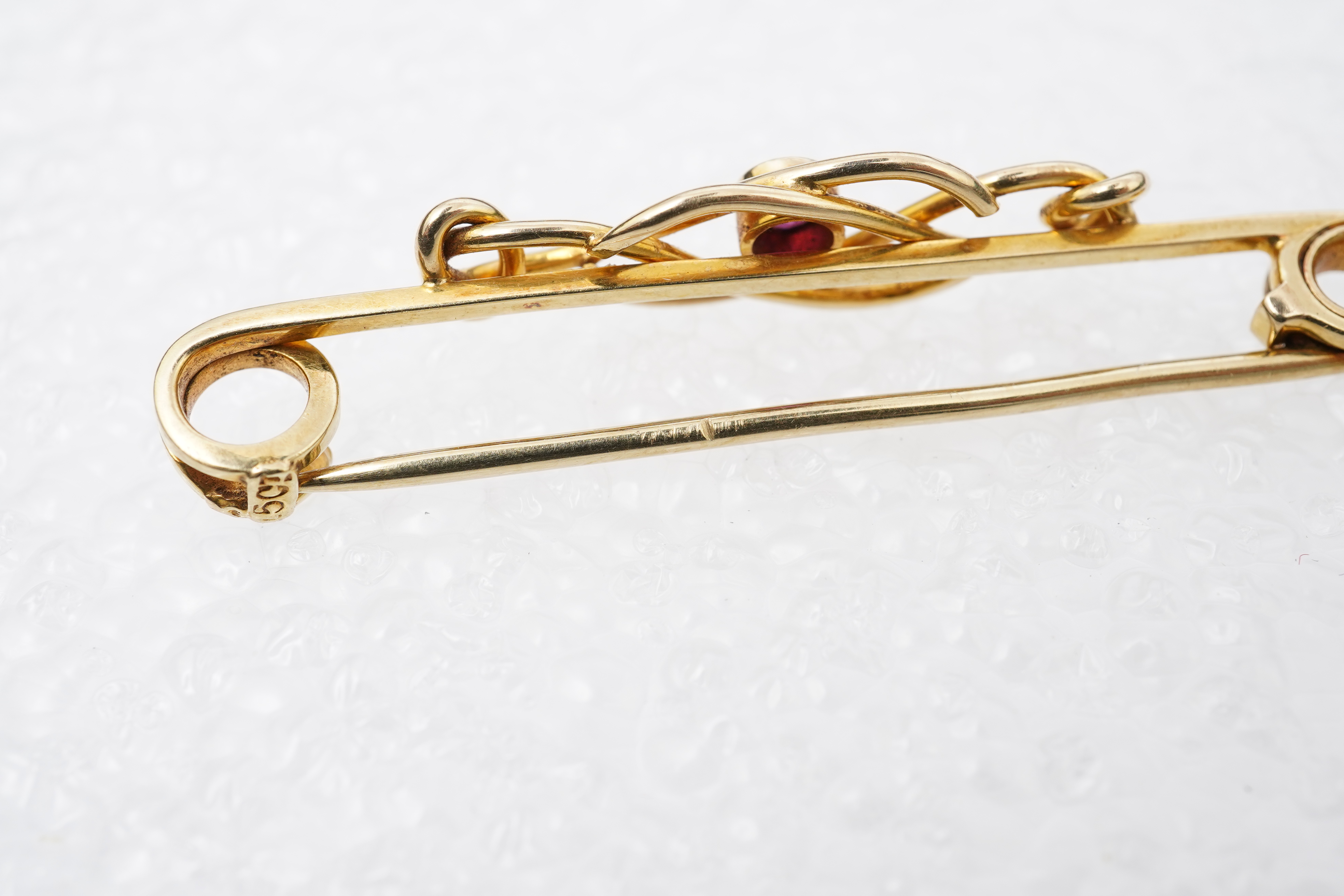 A late Victorian garnet brooch, circa 1900